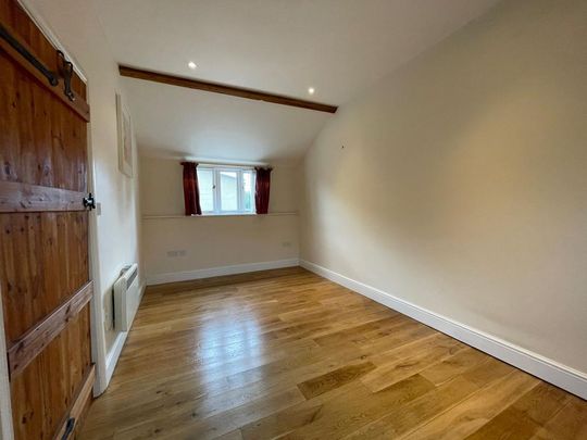 1 bedroom barn conversion to rent - Photo 1