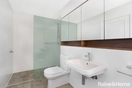 Luxury 3 Bedroom Townhouse - Close To Town - Photo 5