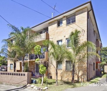RENOVATED GROUNDFLOOR TWO BEDROOM! - Photo 2