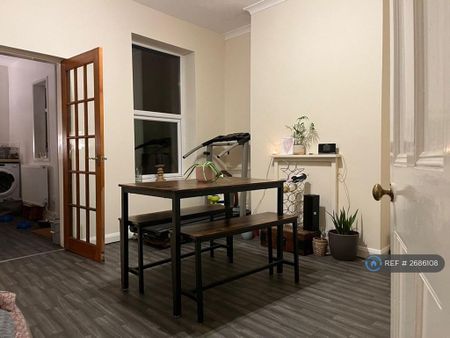 2 bedroom terraced house to rent - Photo 5