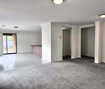 Modern Family Home for Lease – 4 Bed, 2 Bath, 2 Car - Photo 4