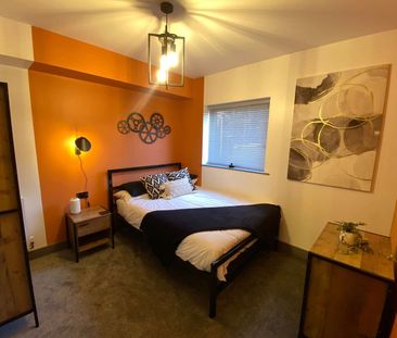 Modern Double Room in Shared House Room 2 - Photo 4