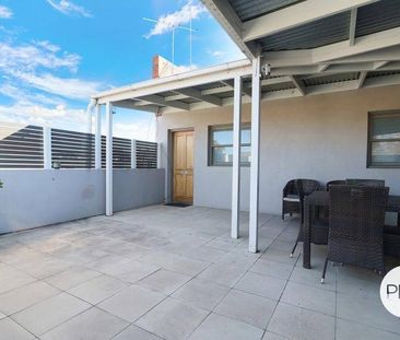 CBD FURNISHED APARTMENT! - Photo 5