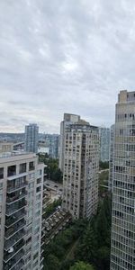 Cozy Elevation in High Rise Yaletown Appt - Photo 3