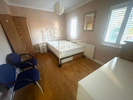 Upton Park, Slough, SL1 - Photo 2