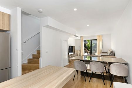 Stylish Townhouse In O'Connor - Photo 4