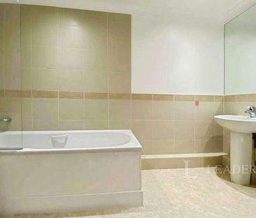 Limes Close, Leatherhead, Surrey, KT22 - Photo 6