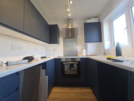 Lichfield Road, NW2 - Photo 2