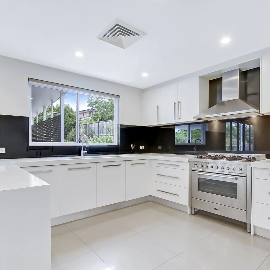 6 Stringybark Place, Castle Hill. - Photo 1