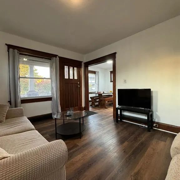 364 GLENDALE AVENUE - Photo 1