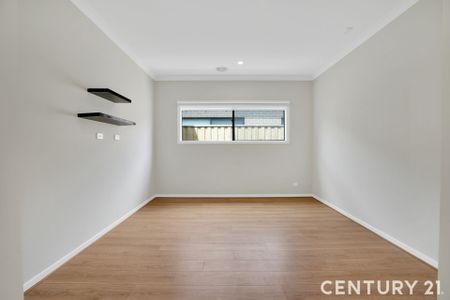 Beautifully Presented Home Close to All Amenities - Photo 5