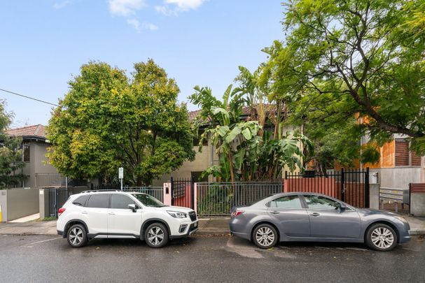 Charming 1 Bedroom Apartment in the Heart of St Kilda - Photo 1