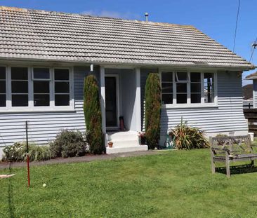 Situated in a highly sought after area, welcome to 66 Rata Street! - Photo 1