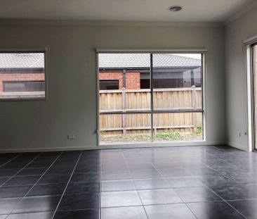 Convenient & Spacious Family Home - Photo 2