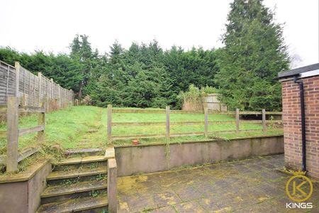 4 bedroom semi-detached house to rent - Photo 2