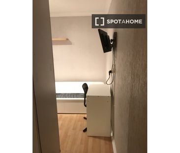 Beds for rent in a shared room for students in Dublin - Photo 6