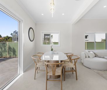 Newly renovated family home the optimum in location, size and finishes - Photo 2