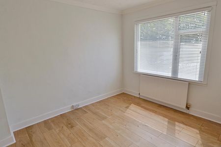 Torrington Avenue, Tile Hill, Coventry - Well Presented Family Home - Photo 4