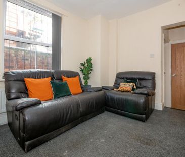 5 bedroom end of terrace house to rent - Photo 2