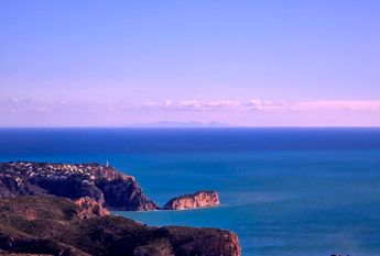 APARTMENT FOR RENT with 2 bedrooms and panoramic sea views