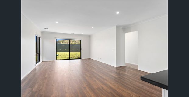 Near new 4 bedroom family home! - Photo 1