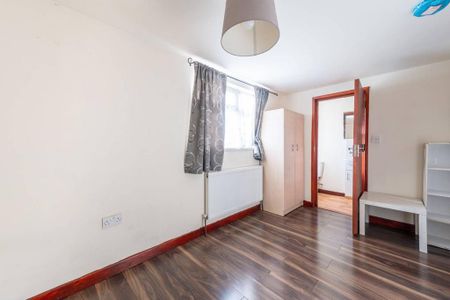 3 bedroom flat to rent - Photo 3