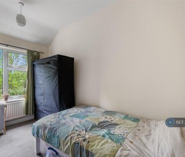 3 bedroom semi-detached house to rent - Photo 4