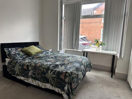 1 bedroom in a house share to rent - Photo 5