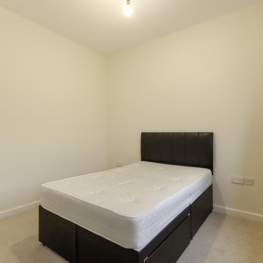 Silver Place, Watford, Hertfordshire, WD18 - Photo 1