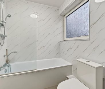 3 bedroom flat to rent - Photo 3
