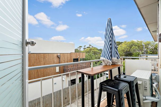 Style inside, bayside vibes outside! - Photo 1