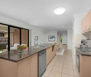 Three Living Areas - Photo 6