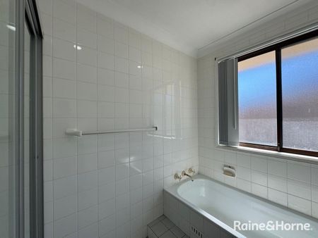 Spacious Family Home in Minto - Photo 5