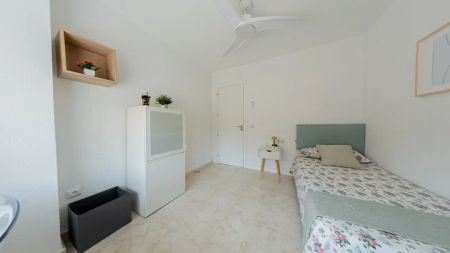 Room in a shared 4-bedroom apartment for rent in El Carme, all bills included - Foto 3