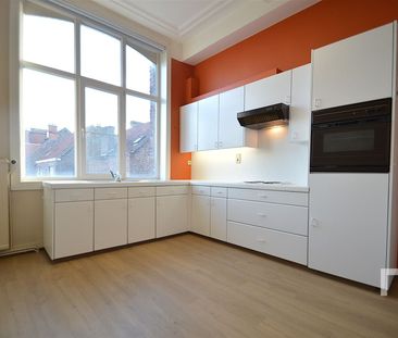 Energiezuinig en ruim appartement op toplocatie in Ieper. - Photo 2