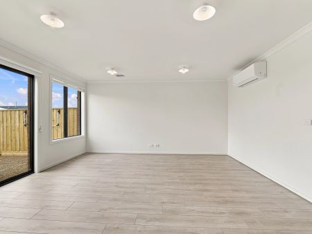 NEW BUILD HOME FOR RENT IN LARA - Photo 3