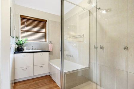 Comfortable Family Home - Photo 2