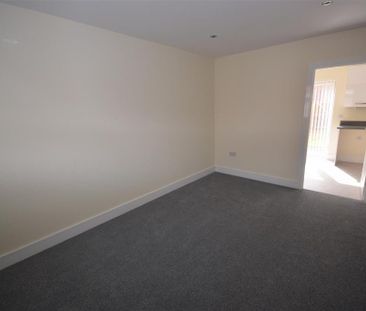 2 bedroom townhouse to rent - Photo 2