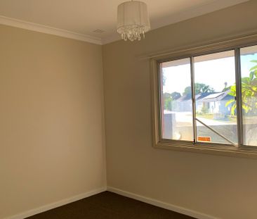 Comfortable Family Living on a Quiet Cloverdale Street - Photo 5