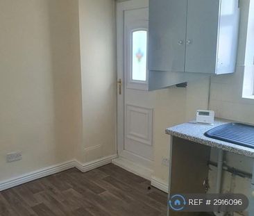 2 bedroom semi-detached house to rent - Photo 5