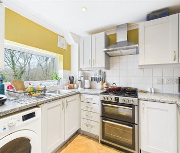 2 bedroom Maisonette in Hillbrow, Reading - Photo 6
