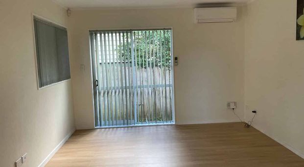 4-bedroom house in strategic place in Kelston - Photo 1