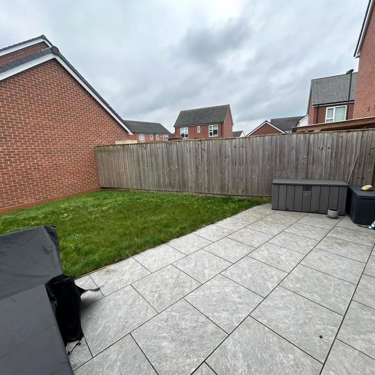 3 bedroom semi-detached house to rent - Photo 1