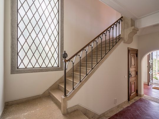 Moradia unifamiliar T6 sem móveis para arrendar em zona nobre do Estoril - Photo 1