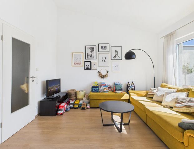 Traumhaftes Wohnen mit Dachterrasse in bester Lage des Alten Westens! Inklusive Einbauküche! - Photo 1