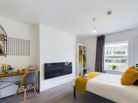1 bedroom in a house share to rent - Photo 2