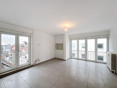 Gerenoveerd twee slaapkamer appartement met zijdelings zeezicht. - Foto 2