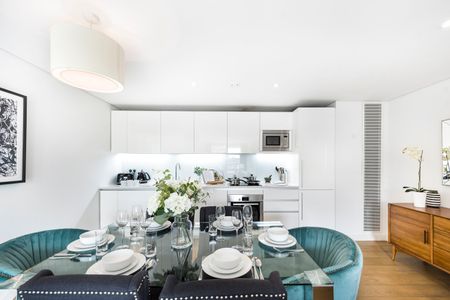 Luxury Three-Bedroom Apartment with Canal Views in Paddington Basin, London W2 - Photo 5