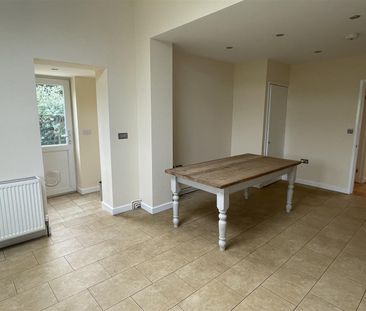 4 Bed Cottage - Semi Detached - Photo 2