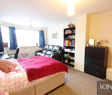 4 bedroom semi-detached house to rent - Photo 2